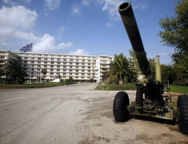 «Ξήλωσε» τη φρουρά του ΥΠΕΘΑ ο Α/ΓΕΕΘΑ μετά την εισβολή του «Ρουβίκωνα»